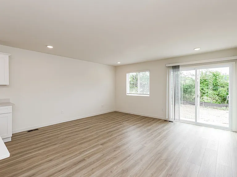 1910 Constantine Ct — Photo 5