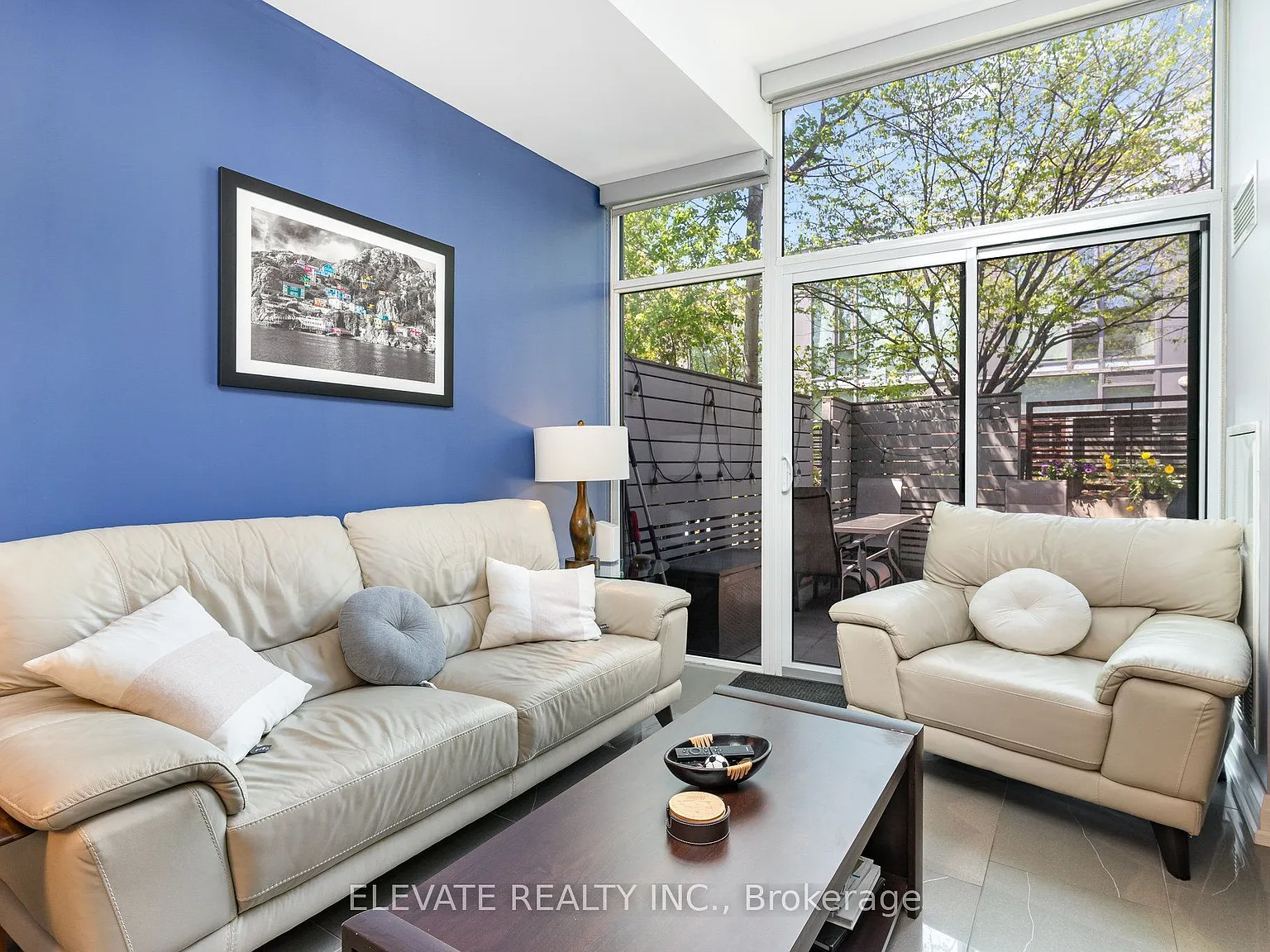 Market Wharf Condos — Photo 3