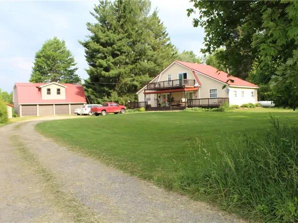 28 Deniker Ln, Grove City, PA 16127