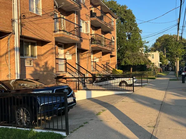 1109 Eastern Pkwy #93-300, Brooklyn, NY 11213