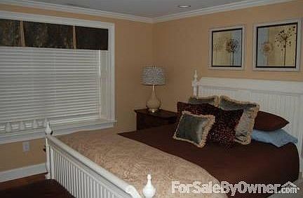 Master Bedroom
						:
						MBR: Crown molding, hardwood floors, his/her closets; MBath: Tile, jacuzzi tub