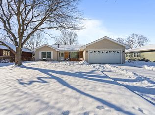 120 S Staffire Dr, Schaumburg, IL 60193