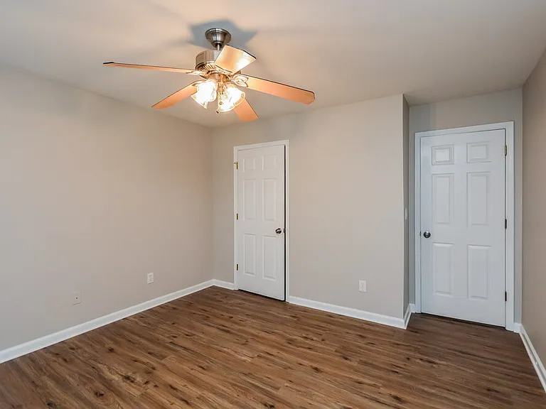 2408 Hyde Park Ct — Photo 13
