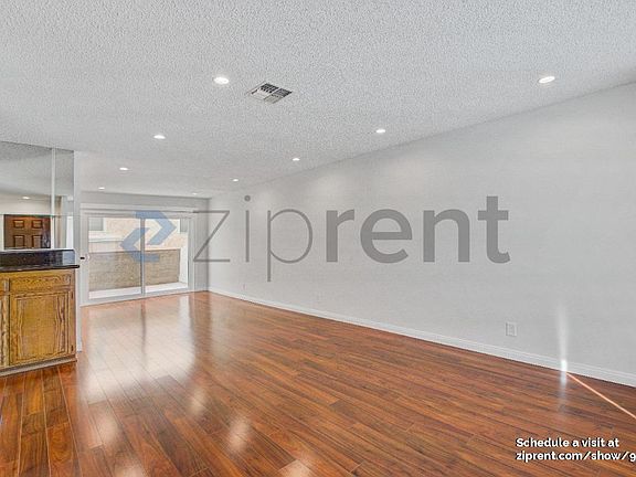 3rd image of 922 Lincoln Blvd APT 3