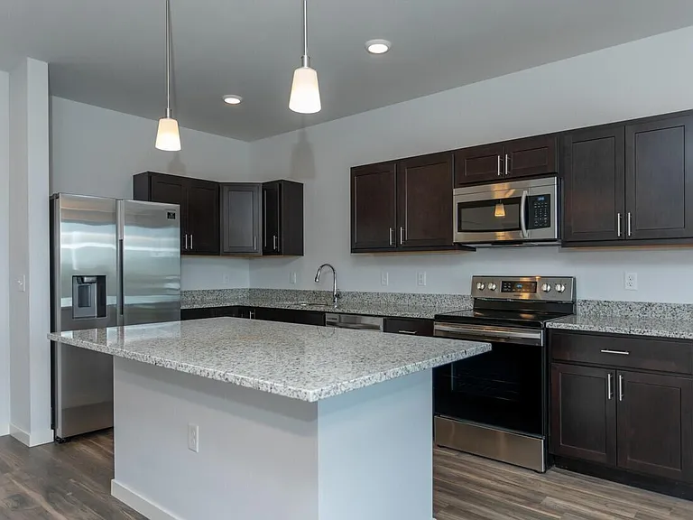 Midtown Reserve Apartment — Photo 8