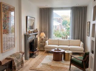 693 Woodbine Ave UNIT 1, Toronto, ON M4E2J4