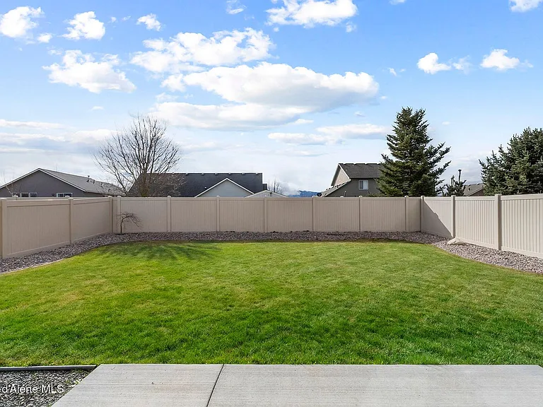 984 E Allenby Ave — Photo 36