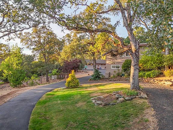 5th image of 1493 Calaveritas Rd