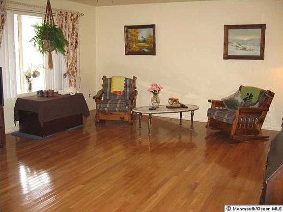 living room with new 3/4" oak hardwood floors