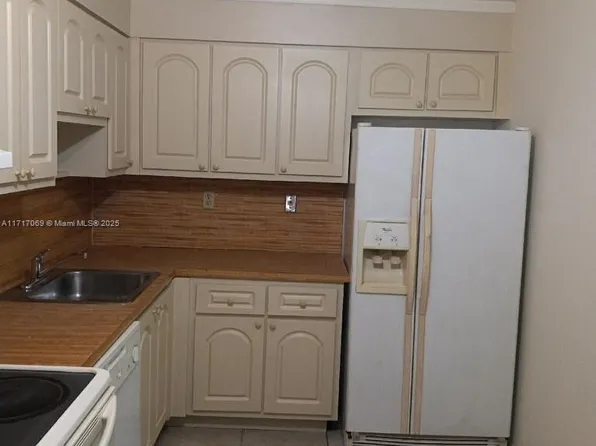 8267 SW 128th St APT 105, Pinecrest, FL 33156