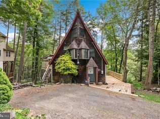 108 Circle Ct, Bushkill, PA 18324