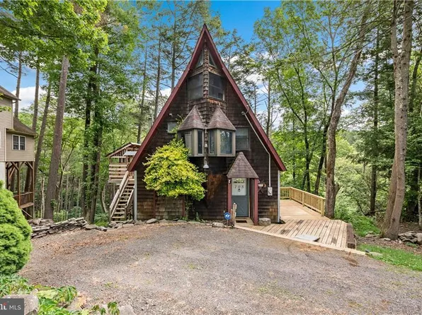 108 Circle Ct, Bushkill, PA 18324