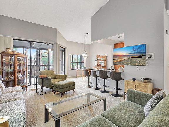4th image of 5366 Venetia Court #G