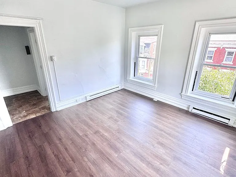 120-122 N 8th St — Photo 21