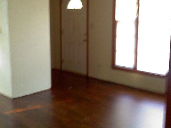 Living Room, Fr Door