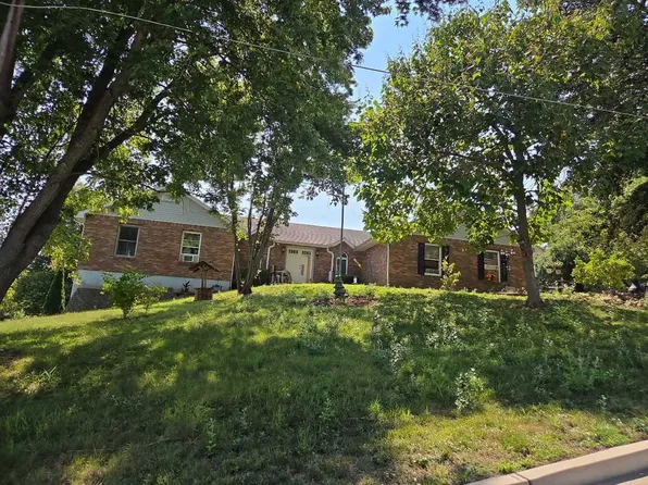 815 Kennett St, De Soto, MO 63020