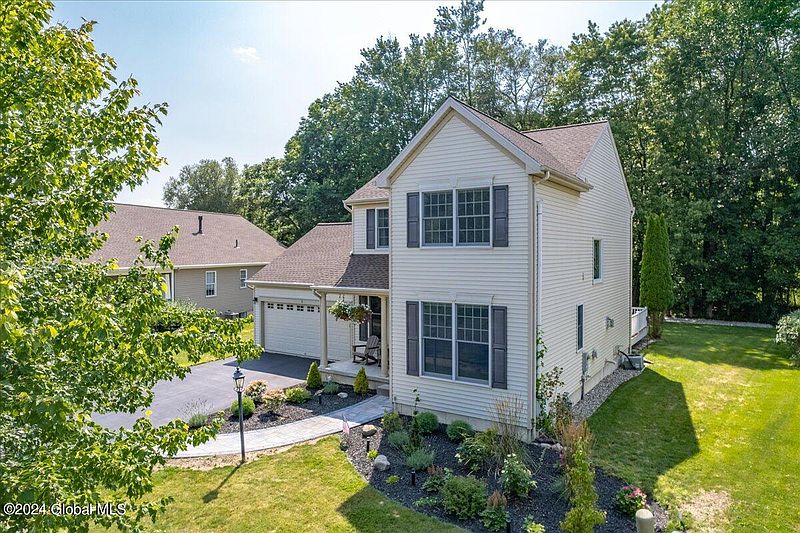 2nd image of 8 Sienna Drive