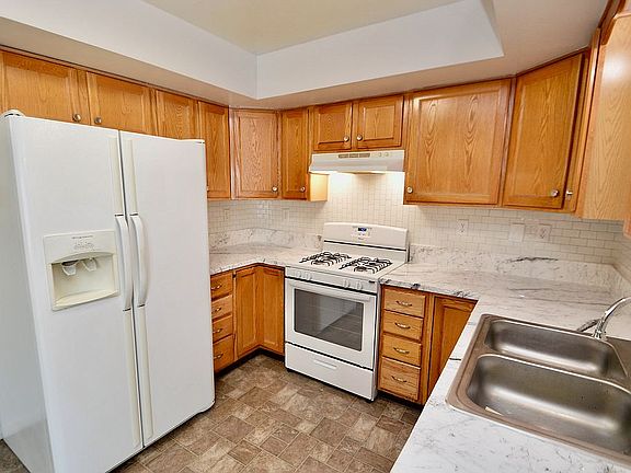 5th image of 2408-2410 Amelia Ave #L-9
