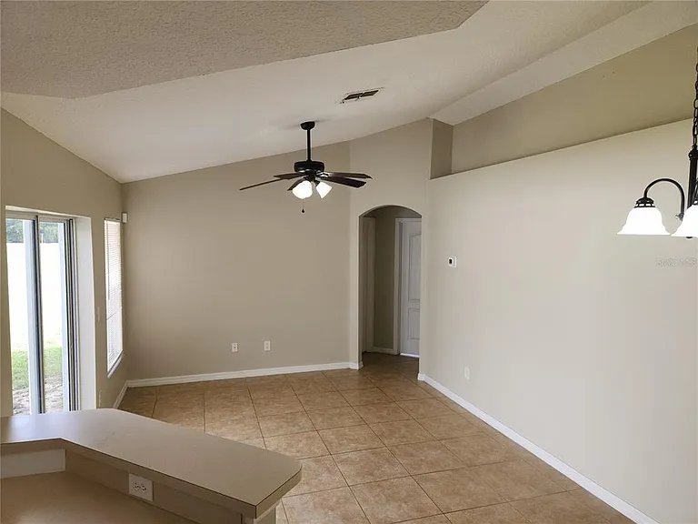 1405 Teal Ct — Photo 10