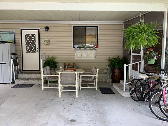 5th image of 415 Magnolia Hill Dr