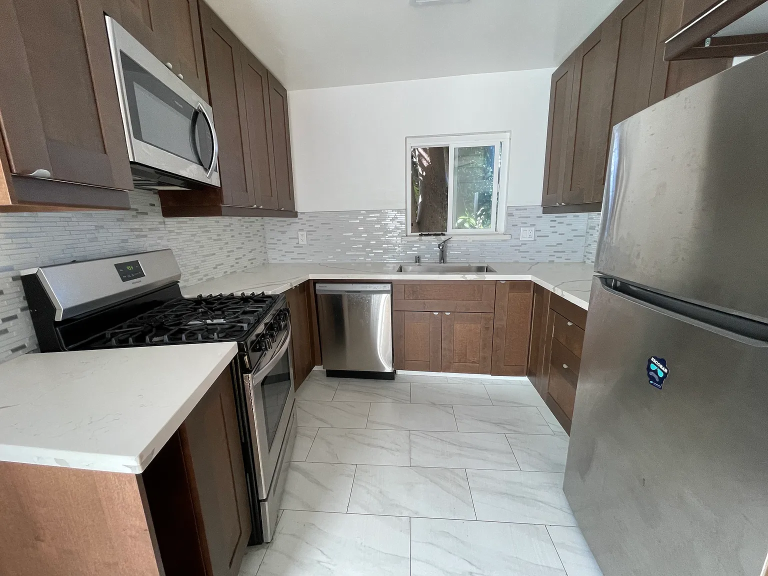 2 bed, 1300 sqft, $3,795 — Photo 3