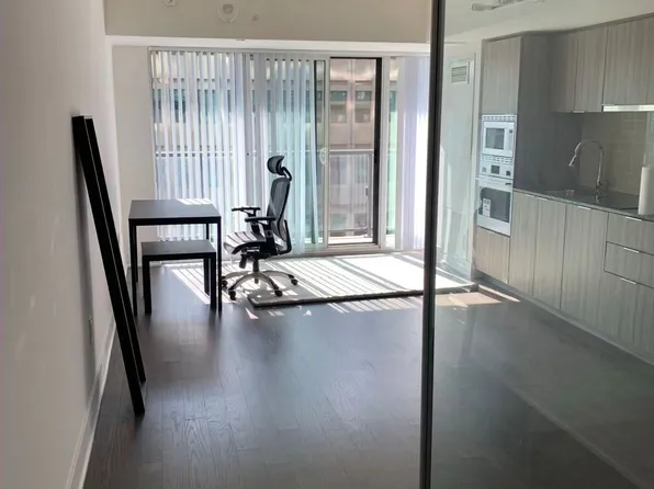 955 Bay St, Toronto, ON