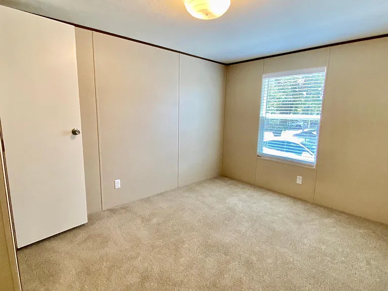 Bedroom 2 / w closet