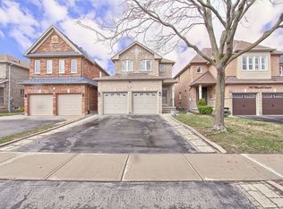 484 Menczel Cres, Newmarket, ON L3X2P6