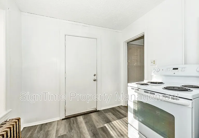 220 Summit Ave #BASEMENT — Photo 30
