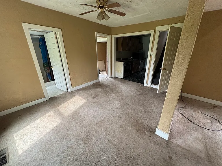 221 E Cherry St — Photo 13