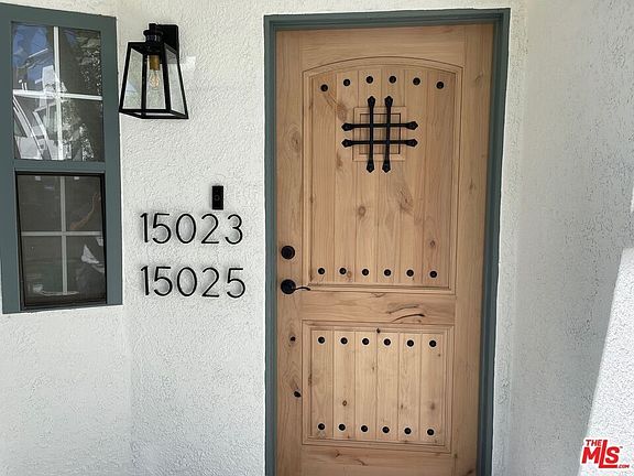 2nd image of 15025 Moorpark St #2