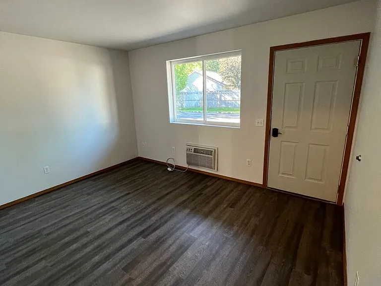 1504 N Brook Ct — Photo 4