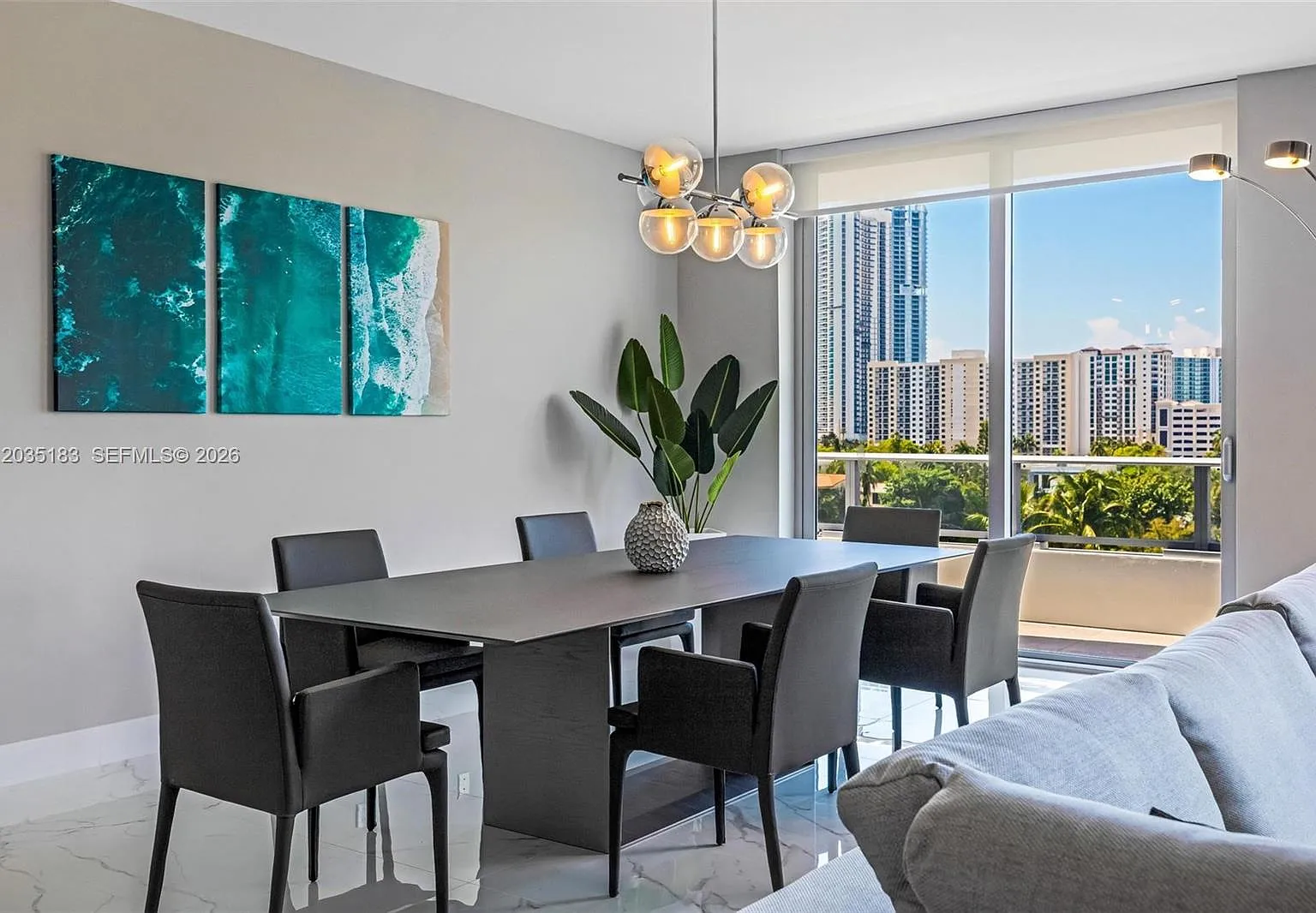 Parque Towers Condo — Photo 3