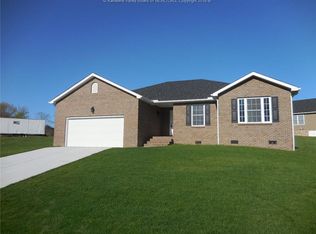 22 Keeling Dr, Hurricane, WV 25526