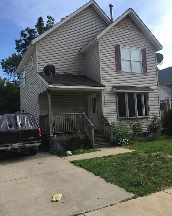 1st image of 212 W 14th St