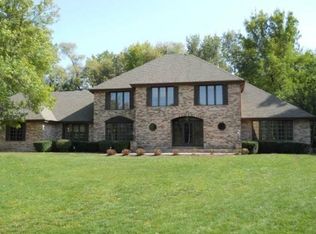 2860 Smith Ct, Brookfield, WI 53005