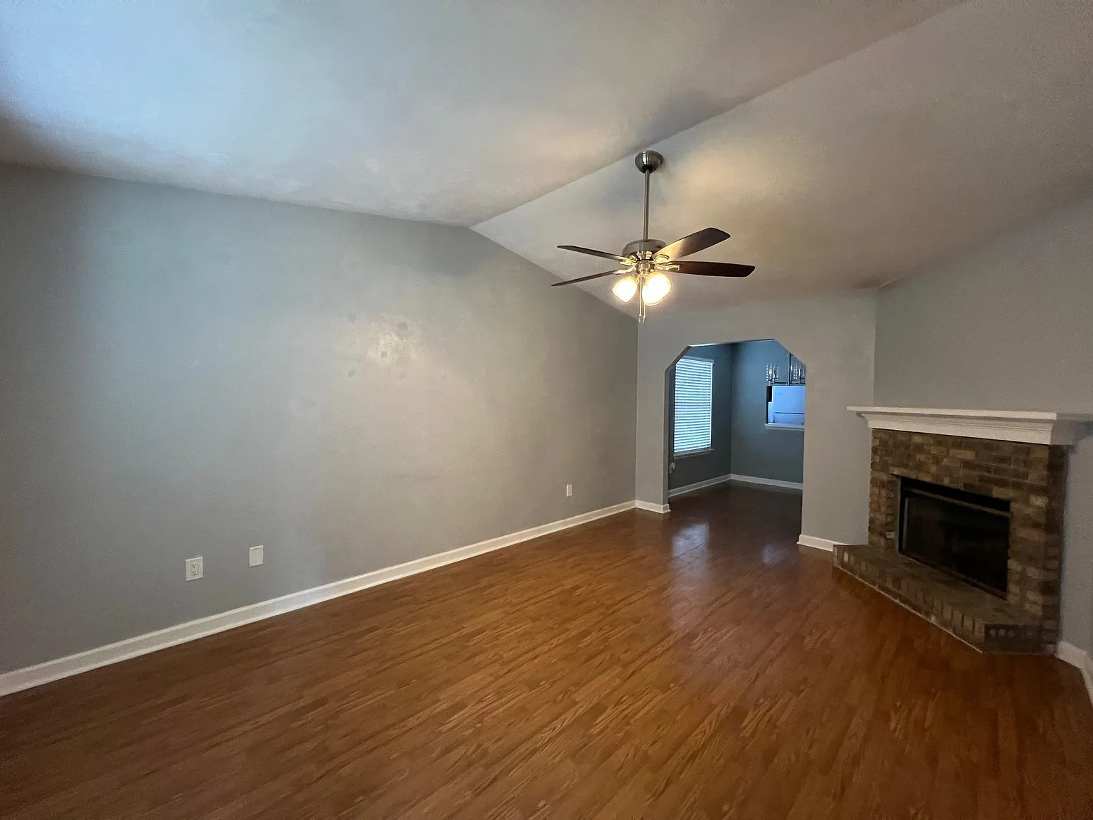 2 bed, 984 sqft, $1,600 — Photo 4