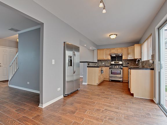 5th image of 445 Le Parc Cir #445