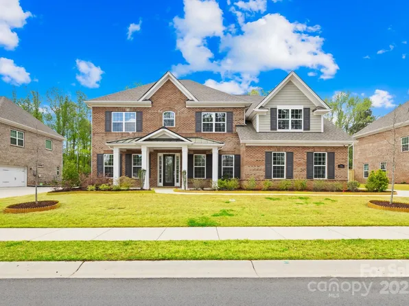705 Brown Creek Dr, Matthews, NC 28104
