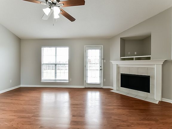 4th image of 2893 Broadway Dr