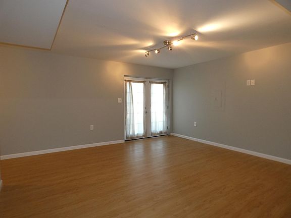 5th image of 88 Carriage Hill Dr #B