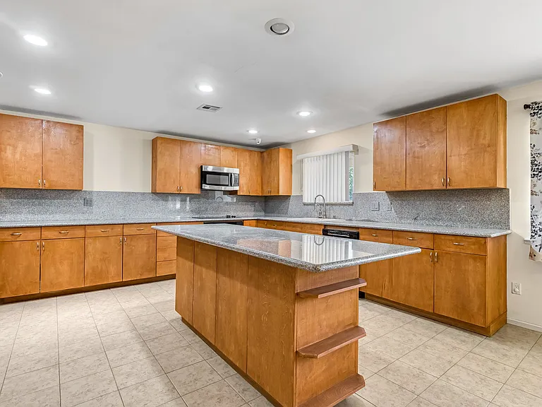 5170 E Huntington Ave — Photo 14
