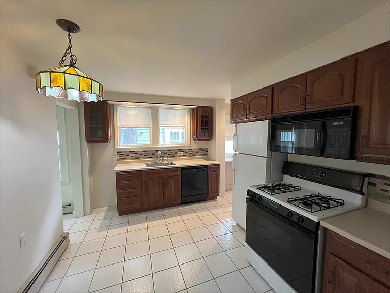 19 Maple St #19 — Photo 3