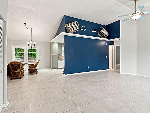 4th image of 2720 BANYAN DRIVE