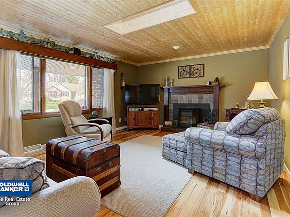 GREAT ROOM HAS WOOD CEILING AND HICKORY WOOD FLOOR.