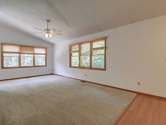 5th image of 524 Tower Rd