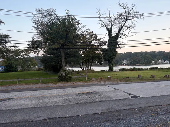 (undisclosed Address), Centerport, NY 11721