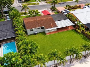 687 W 39th Pl, Hialeah, FL 33012