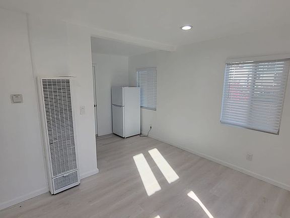 2nd image of 2250 Duane St #1/4