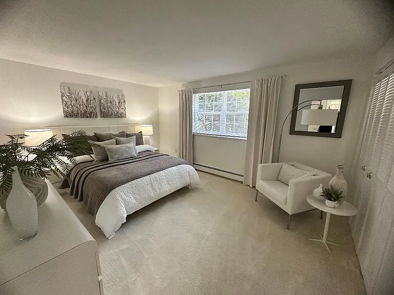 Sutton Apartments — Photo 4